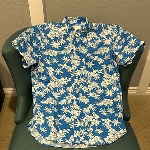 Men’s Gap Standard fit button down shirt